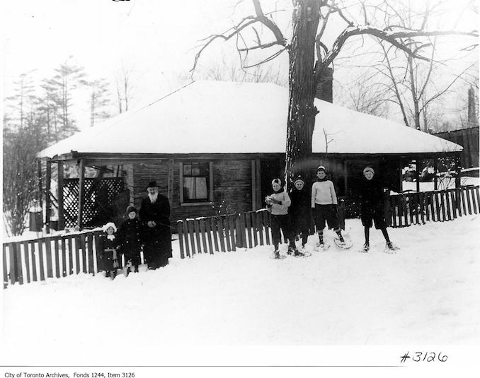 Toronto Winter Photographs Castle Frank Lodge (Jackson Estate), Rosedale. - 1912 - The man with the beard is Jackson. 