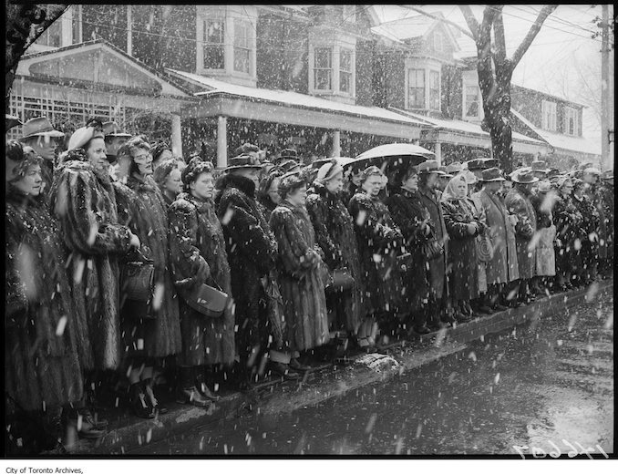 Detective Sergeant Tong funeral, people waiting in snow storm - 1952