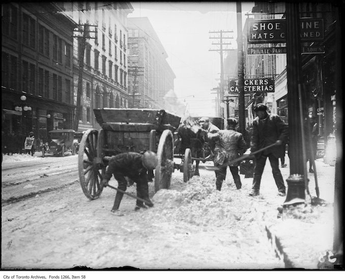 Snow shovellers, Queen St.. - December 28, 1922