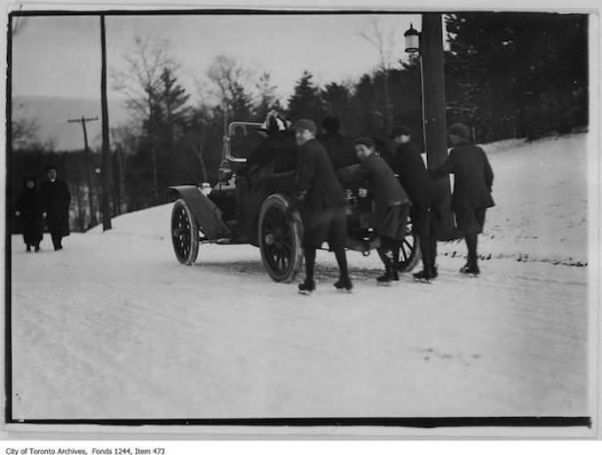 Skaters-pulled-by-a-car-1908_11