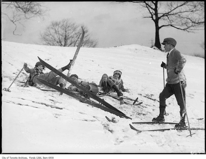 Humber Golf, skiing, spill, close. - January 10, 1926 - vintage skiing photographs