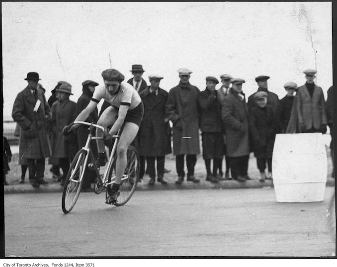 Norm James in Dunlop Trophy bicycle race. - [between 1925 and 1926] - Vintage Bicycle Photographs