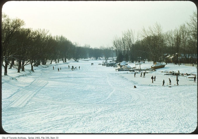 Toronto Island - Cherry Beach & Island Airport.. - 1970-1970