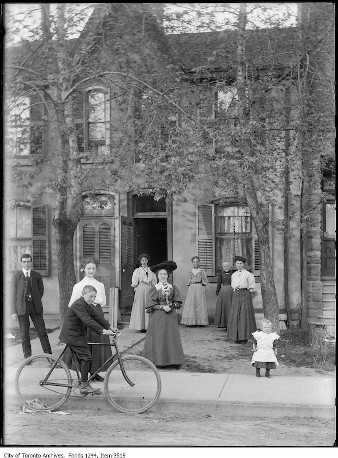 Some of the James family. - 1907. A note says this may be 39 Huron Street, but the house isn't the same as in 3522. - Vintage Bicycle Photographs