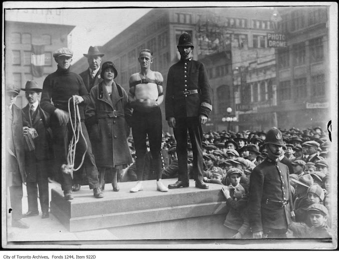 Raffles the escape artist at Victory Bond rally, City Hall. - [1915]