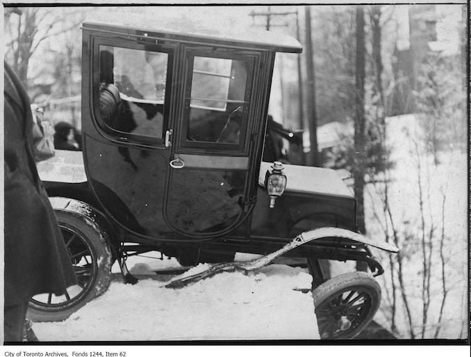 Electric automobile in accident on Glen Road Bridge. - [1912]