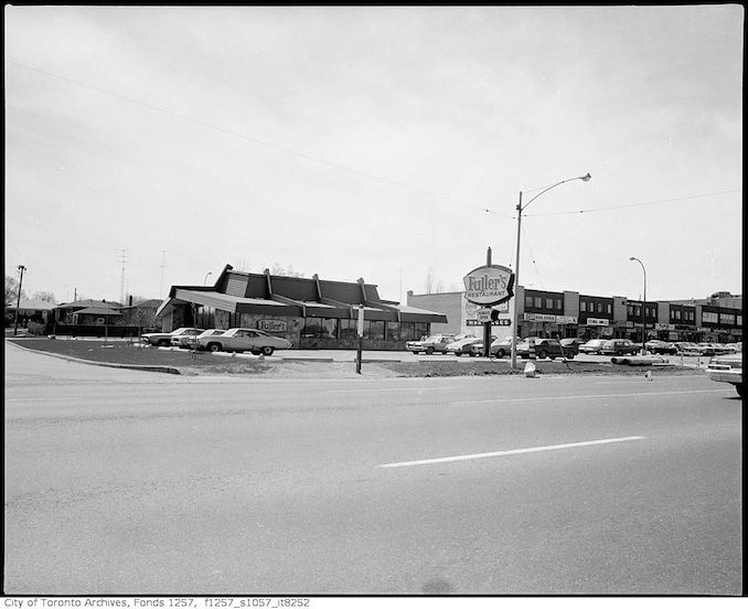 1974 - Fuller's Restaurant, Eglinton Avenue East