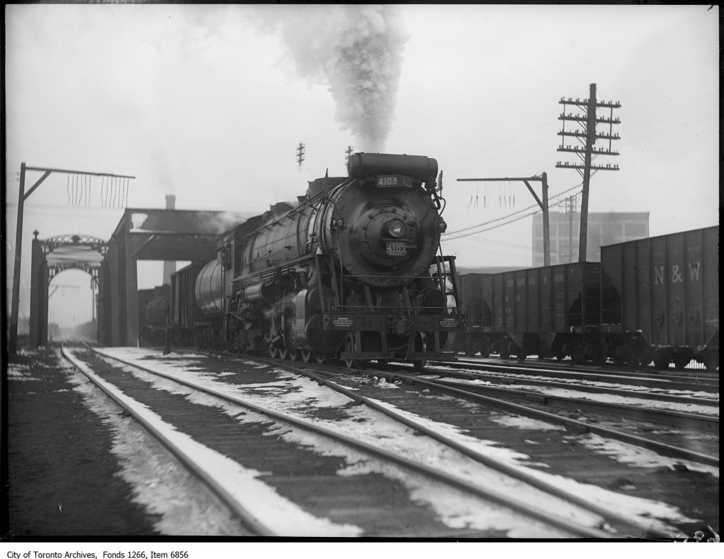 4100 type locomotive and train at Don. - December 24, 1925