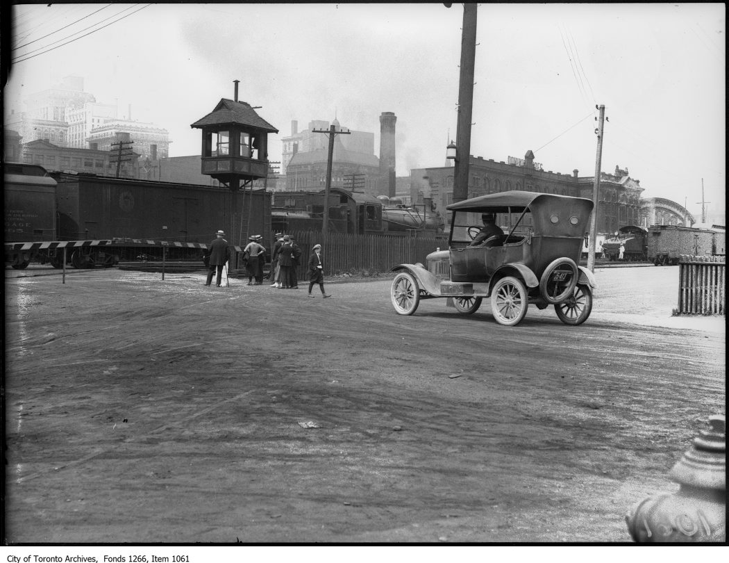 Bay St. level crossing, train blocking way. - July 9, 1923