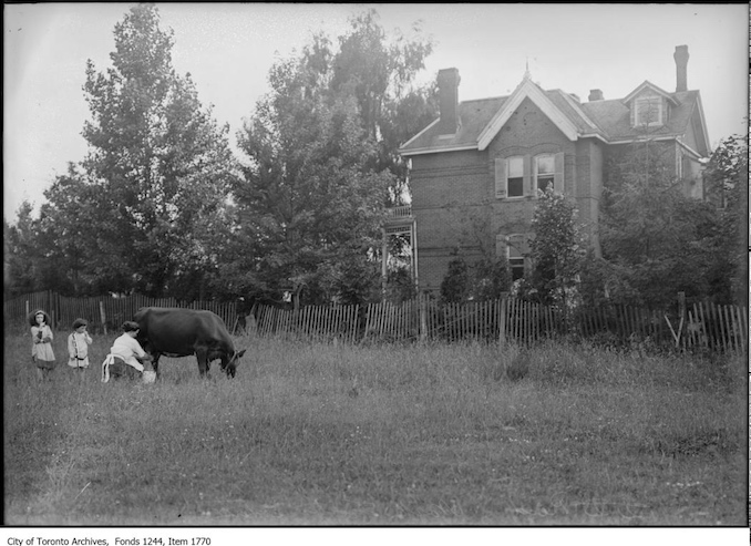 D. D. Reid's home, North Toronto Station. - [ca. 1910]