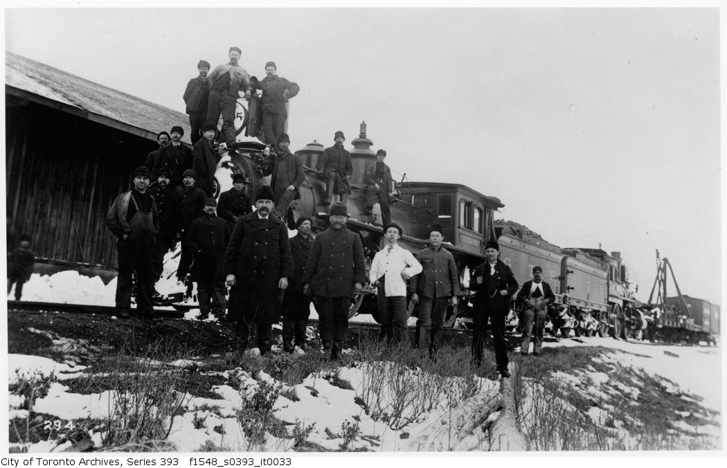 Men and train - 1940