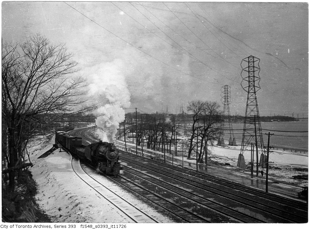 Sunnyside - train near High park - 1915