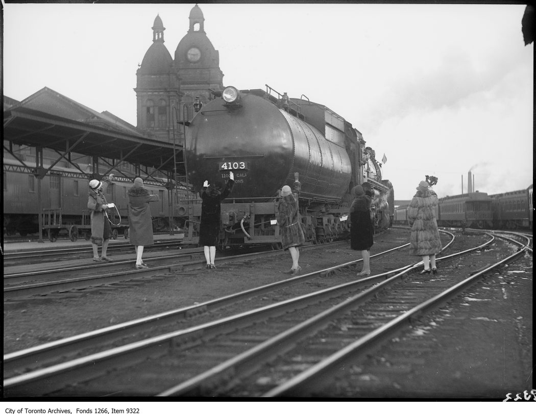 Taggers in RR yds, stopping train. - November 11, 1926