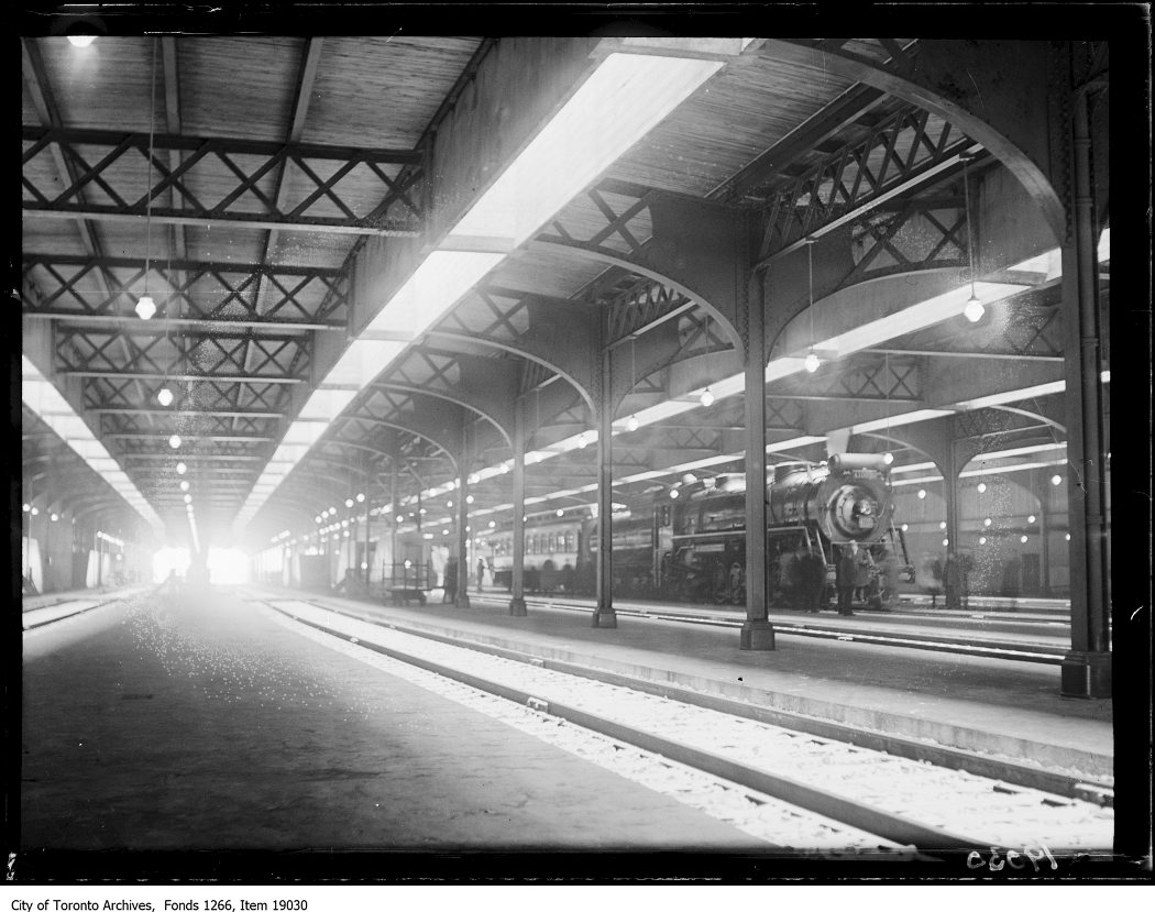 Viaduct test, 4100 engine in train shed - 1930