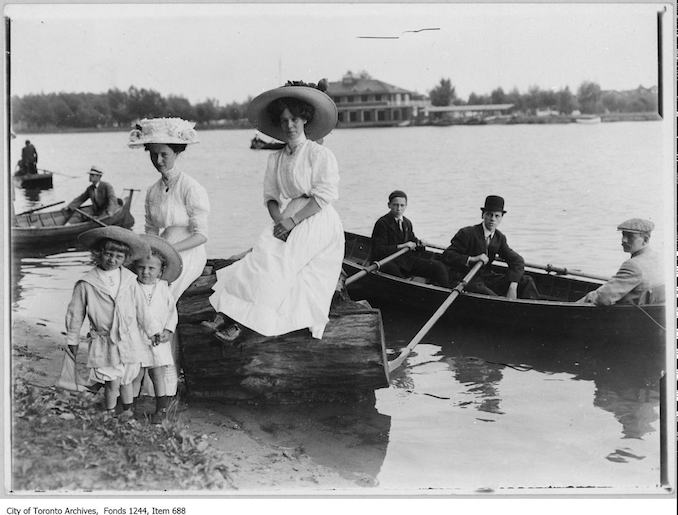1910 - Members of the James family at Centre Island Regatta