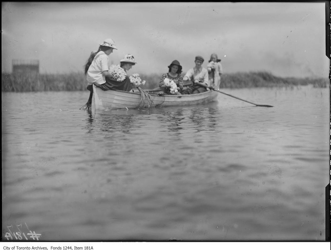 1910 - People in a rowboat, Ashbridge's Bay