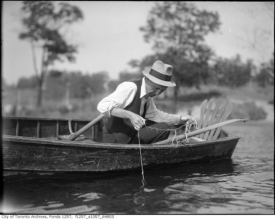 193? - Man in boat, fishing - Vintage Fishing PhotographsVintage Fishing Photographs