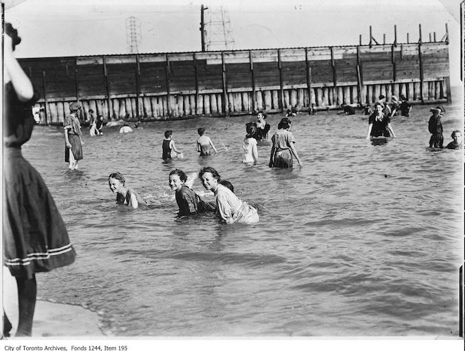 1907 - Bathers, Sunnyside Beach vintage swimming