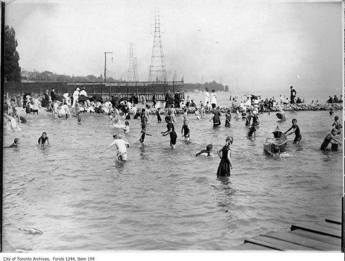 1909 - Bathers at Sunnyside Beach