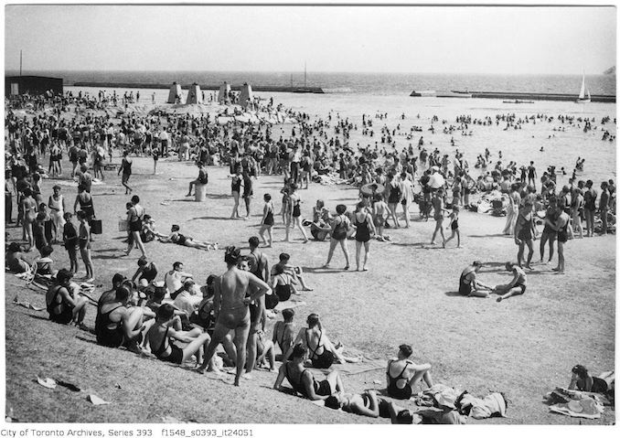 1933 - Sunnyside - bathing scenes - large crowds