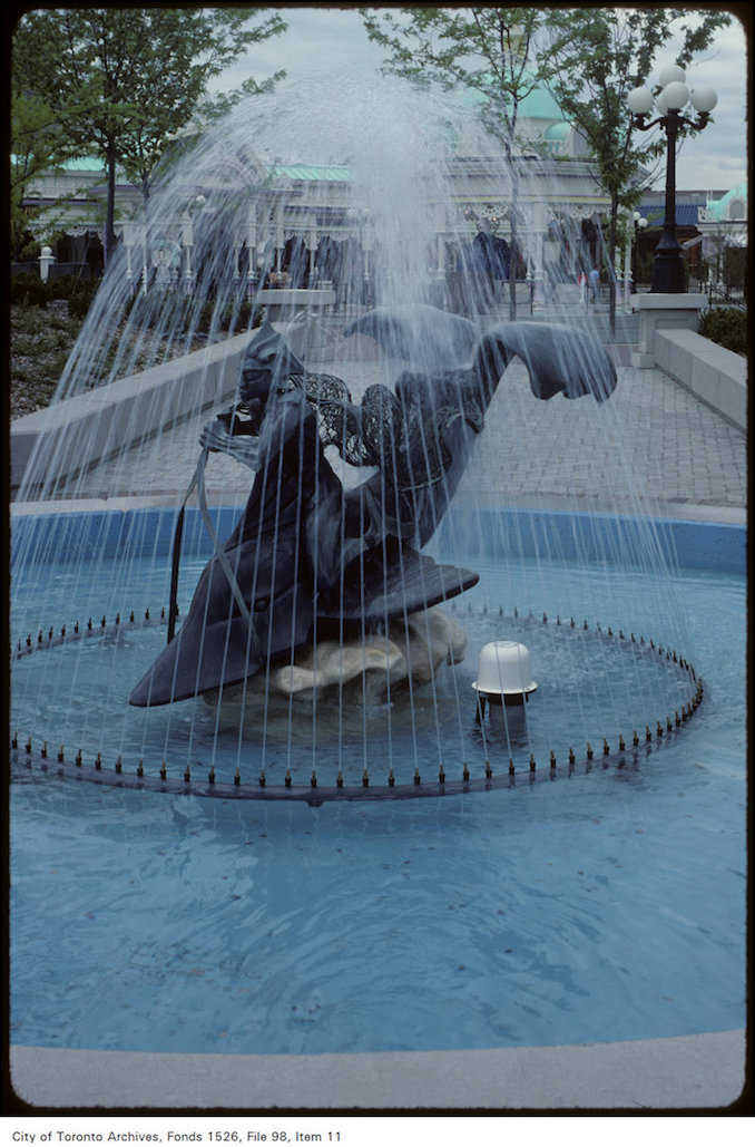 1981 - June 8 - Close view of water fountain at Canada's Wonderland