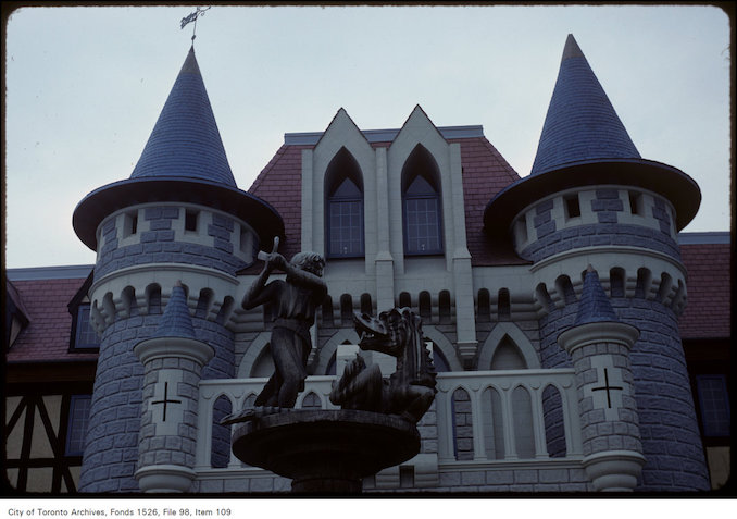 1981 - june 8 - View of sculpture and castle at Canada's Wonderland