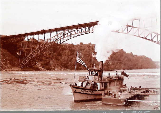 Canadian Custom House on Bridge, Niagara 