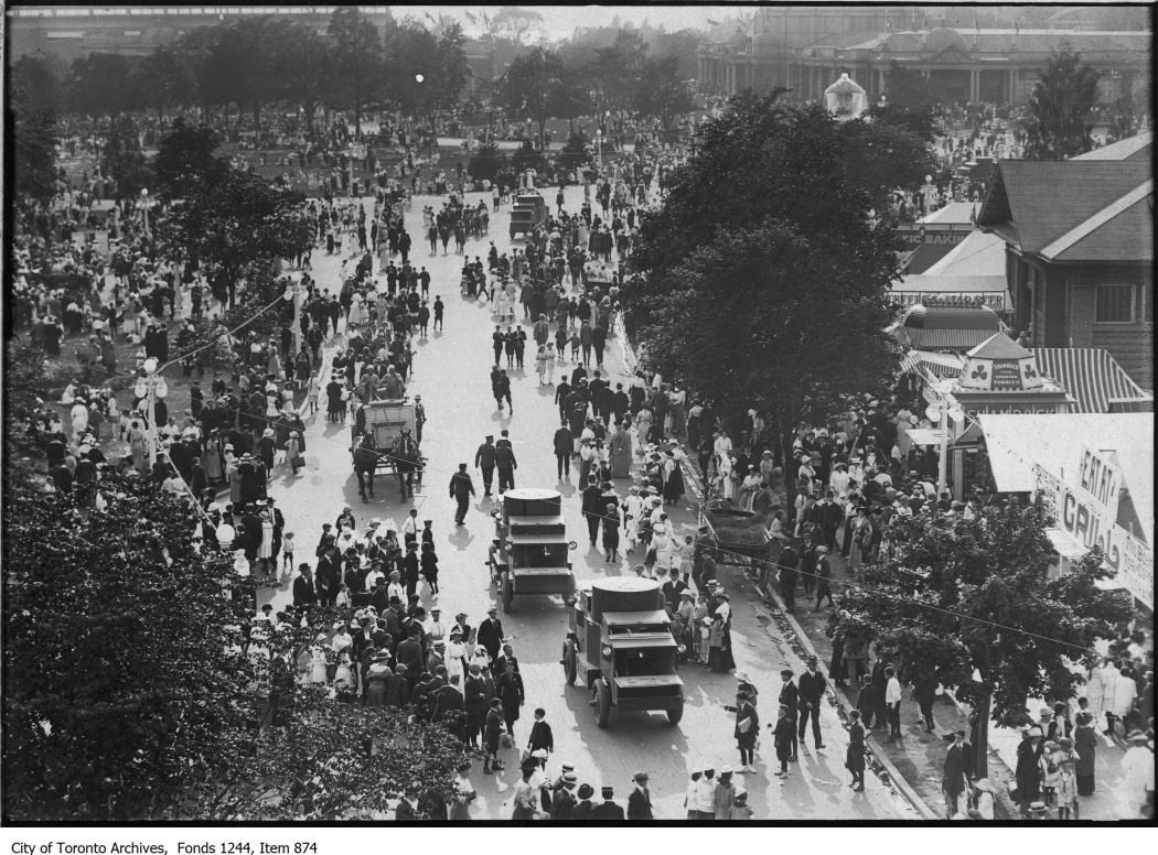 1915 - Armoured cars at CNE