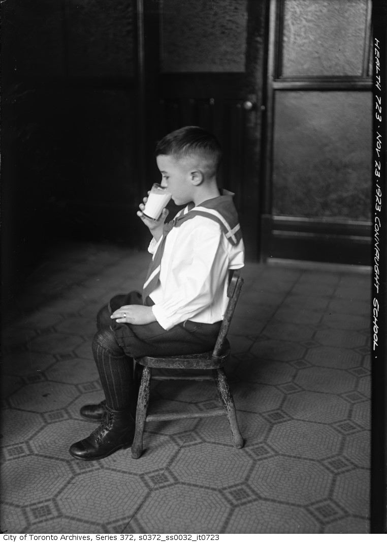 1923 - Children at Connaught School drinking milk