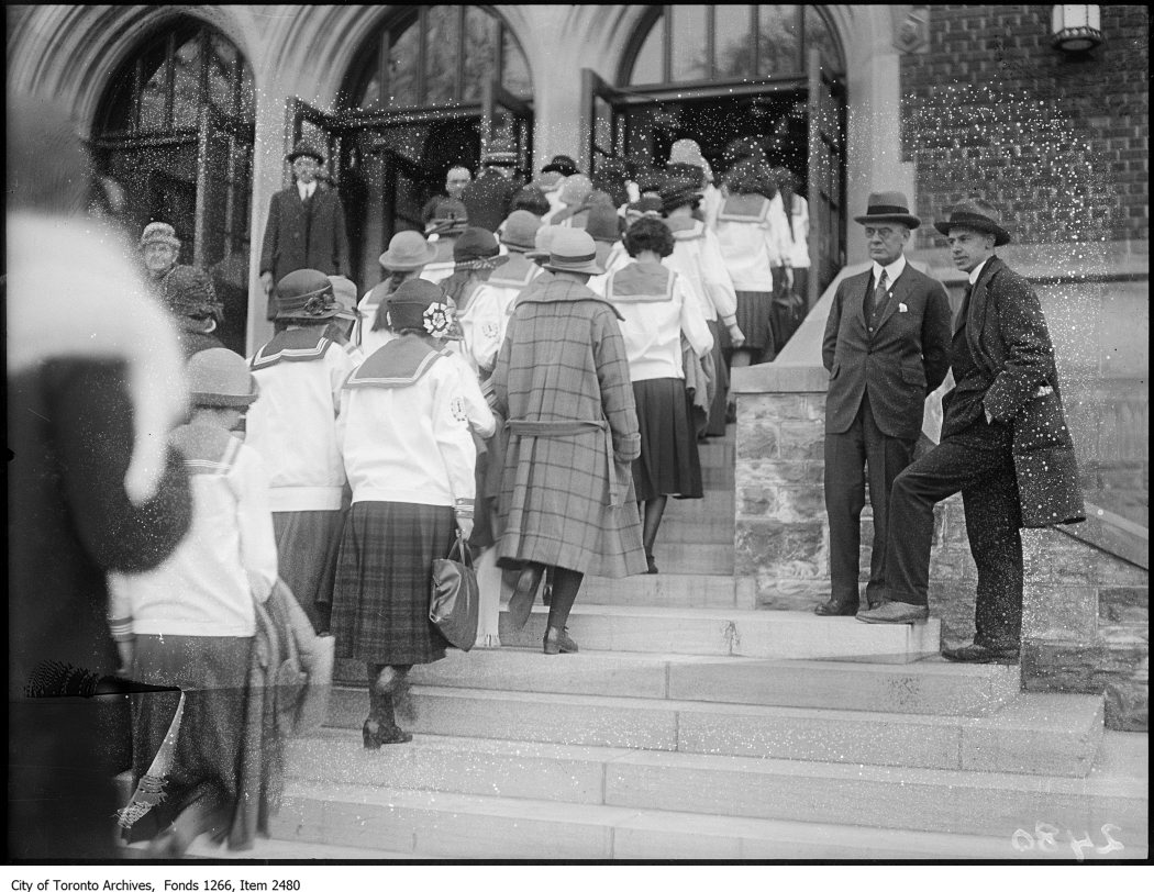 1924 - New Jarvis Collegiate, pupils entering school