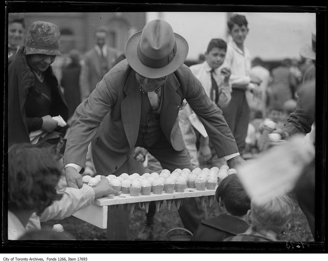 1929 - CNE, Kids Day, ice cream cones for kids