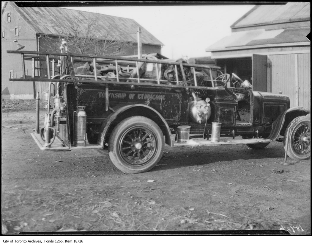 1929 -Islington, fire truck which overturned
