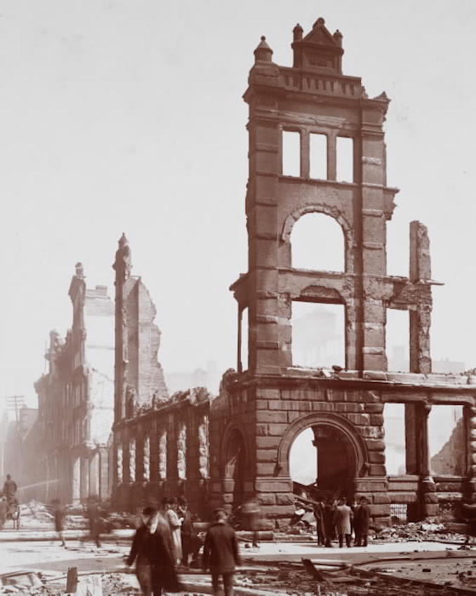 1904 - aftermath of fire, Wellington St., s. side, e. from Bay St.