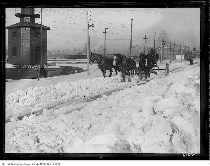 1931 - Fleet Street snow scenes, horse-drawn snow plow