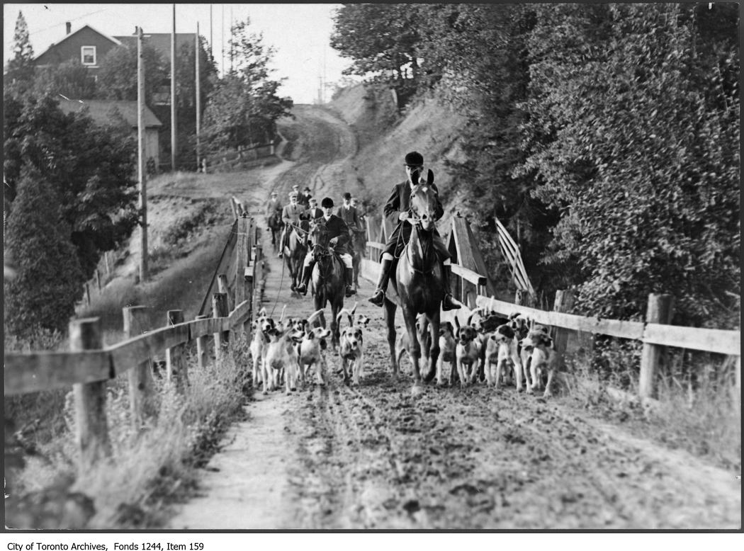 1907 - 1908 - Hunters and dogs on muddy Bathurst Street north of St. Clair Avenue West - Hunting Photographs