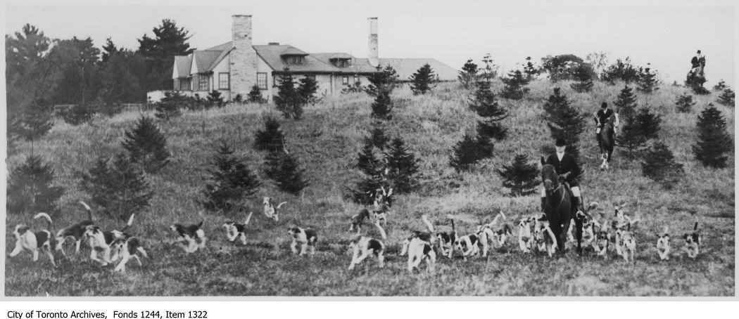 1930 - Hunt meet at Lady Eaton's, King