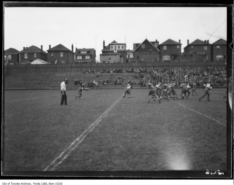 1926 - Balmy Beach, Camp Borden rugby, action