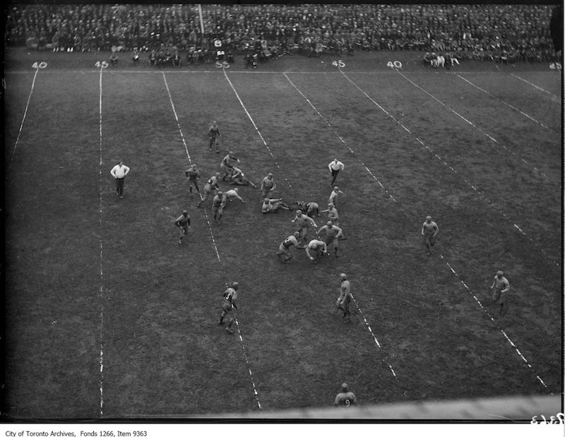 1926 - Kingston, Queen's-Varsity Rugby, Varsity tuck play