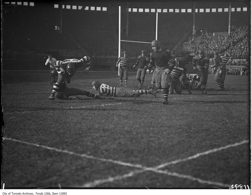 1927 - Argo-Ottawa rugby, tackle