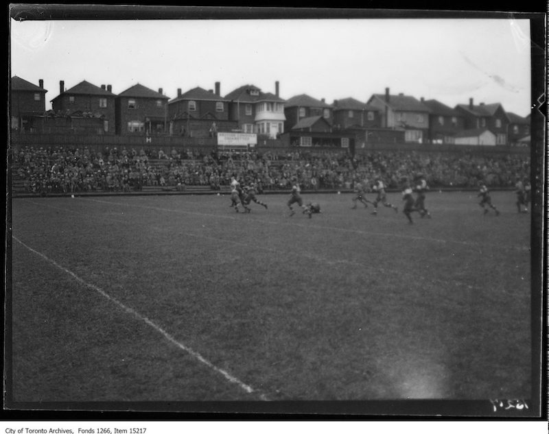 1928 - Balmy Beach, Camp Borden rugby, action