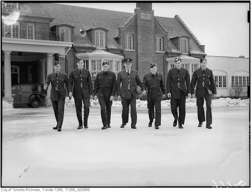 1942 - RCAF rugby, Hurricanes line up