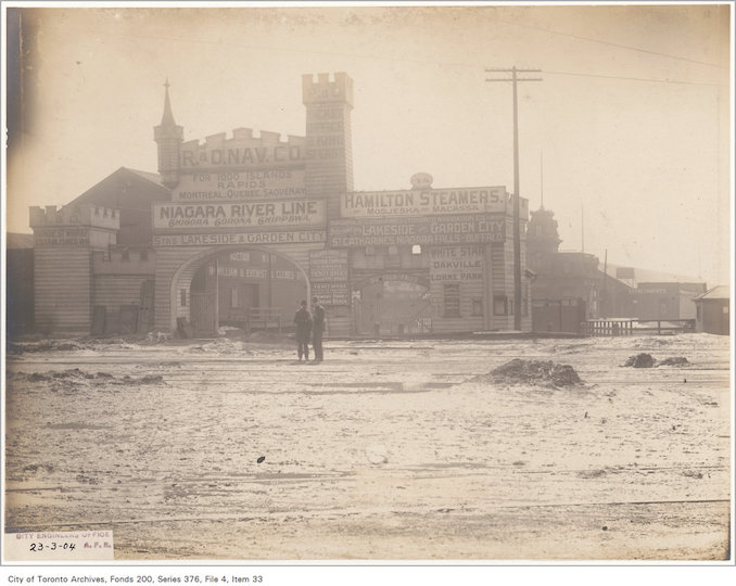 1904 - Yonge Street crossing looking south