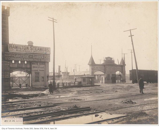 1904 - Yonge Street crossing