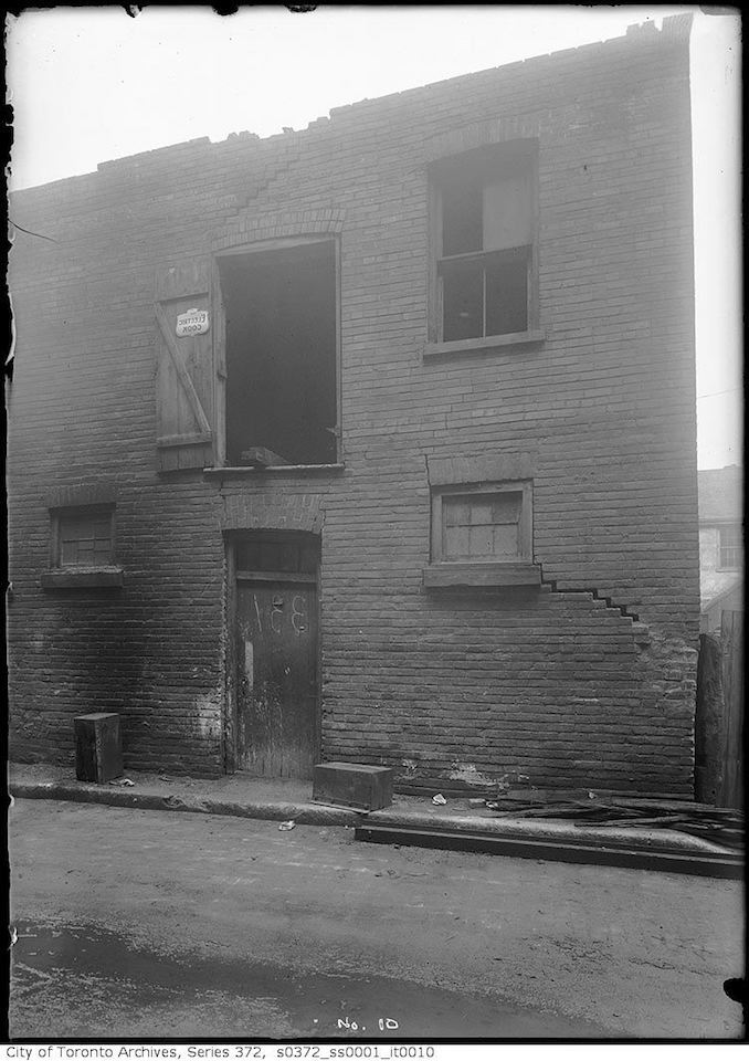 1912 - 301 Yonge Street condition of building