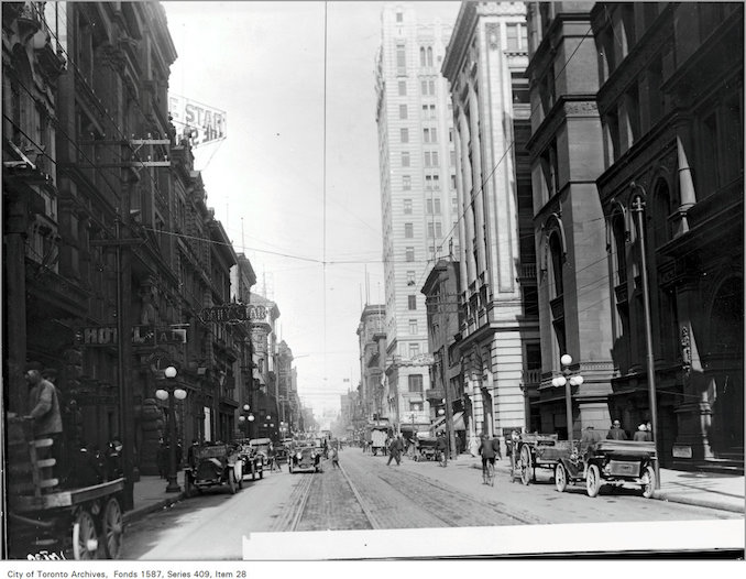 1913 - King St., looking east, from west of Yonge Street