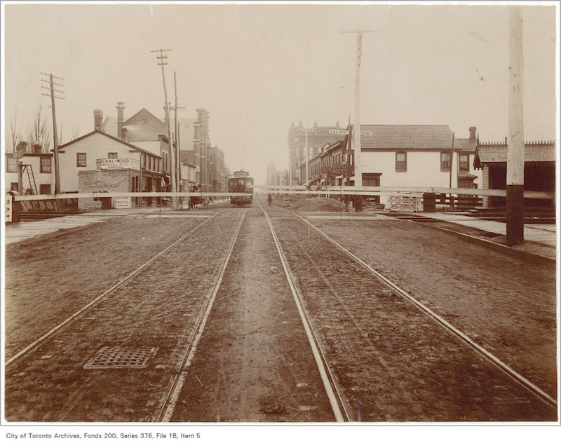 1898 - Queen Street east crossing looking west