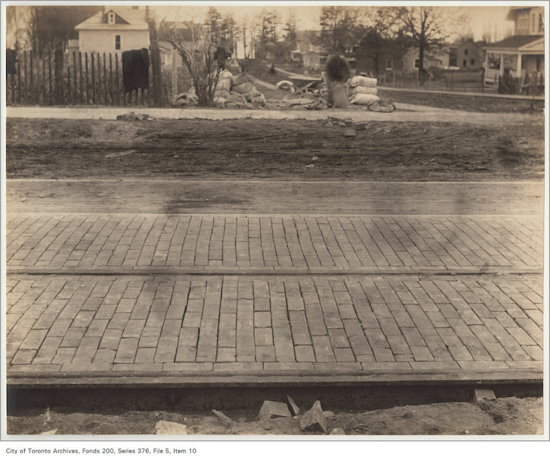 1906 - Queen Street east of Lee Avenue