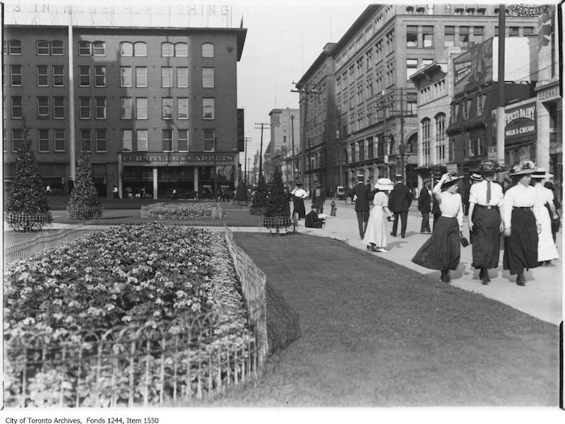 1908 - Queen Street looking east from City Hall