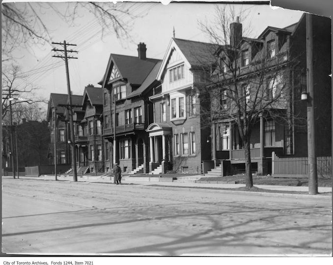 1900 - 1930 - College Street west of Terauley, north side