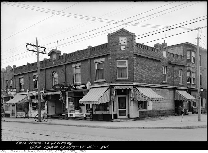 This eerie Toronto photo series captures all of the vacant stores on Queen  St. West